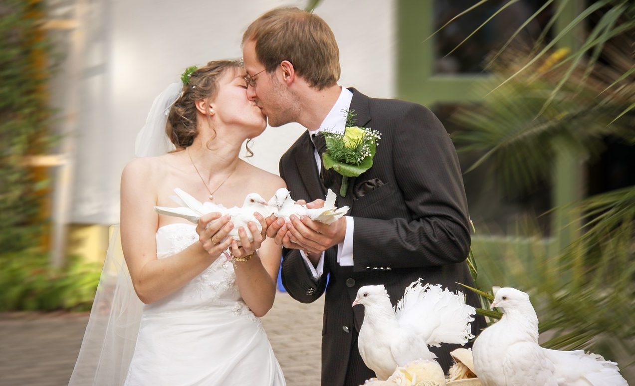 7 Wedding Traditions That Will Never Fade