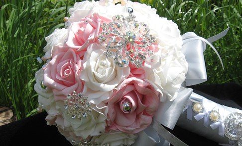 6 Ways To Make A Brooch Bouquet On A Budget