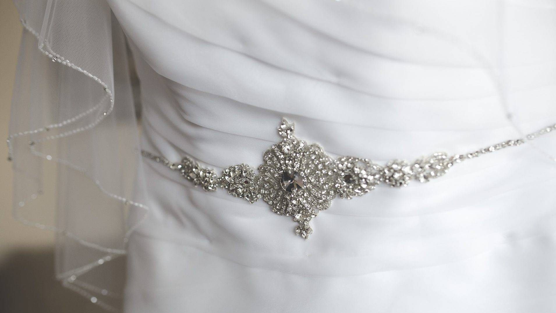 5 Simple Tips for Upstyling Your Wedding Dress