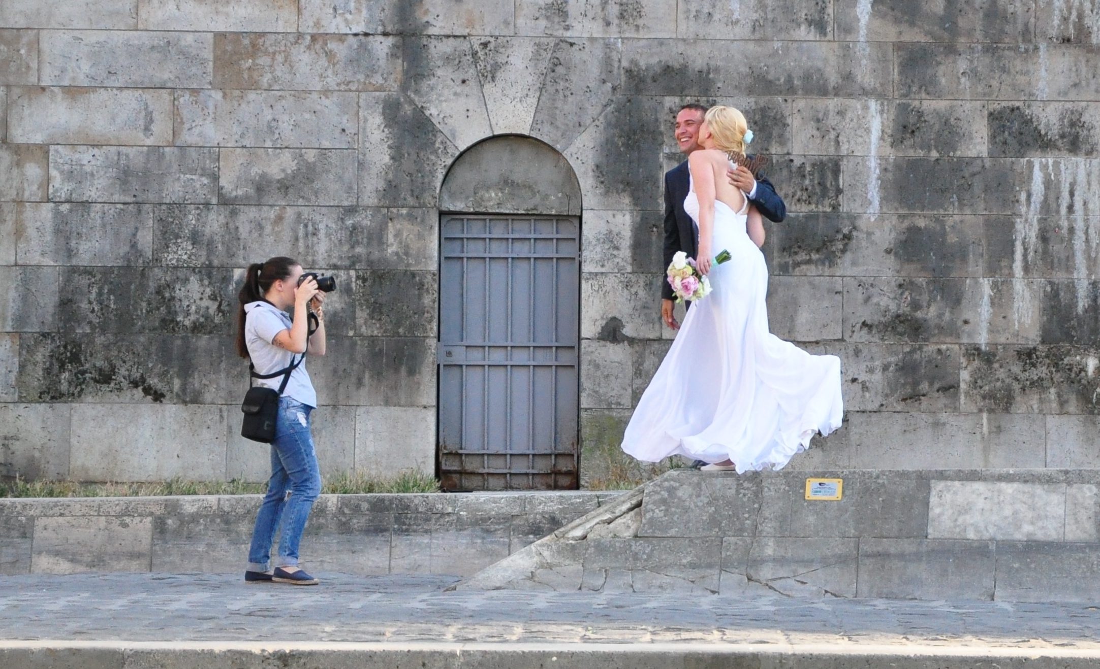 10 Ways To Look Amazing In Your Wedding Photos