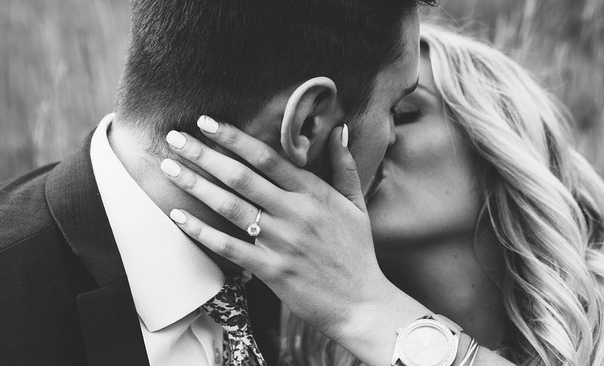 7 Ways To Surprise Your Groom On Your Wedding Day