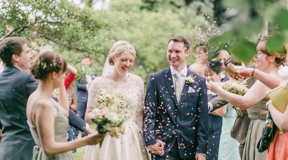 The Pros & Cons Of An Outdoor Wedding