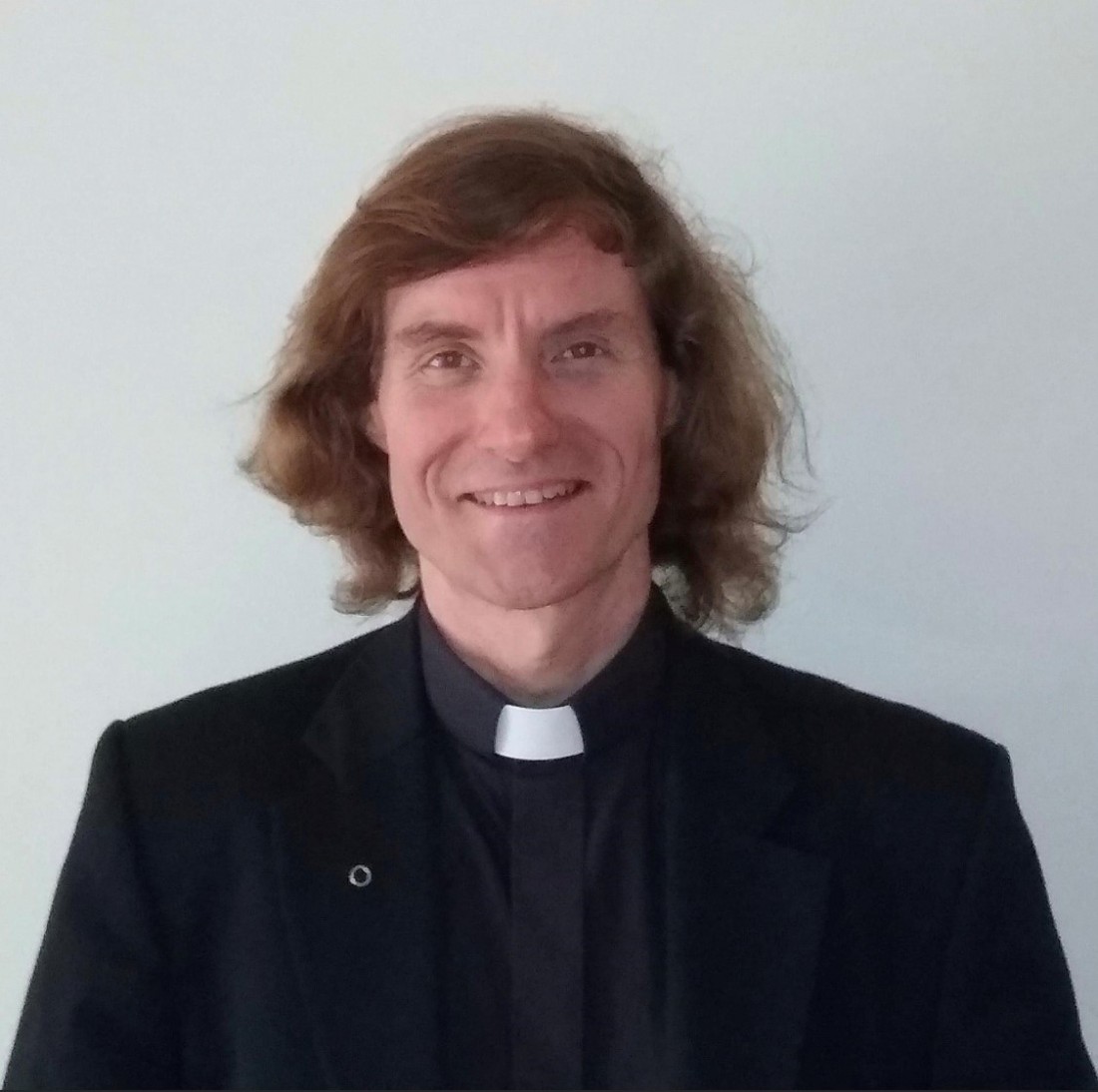 Priest’s hair cut raises thousands for church