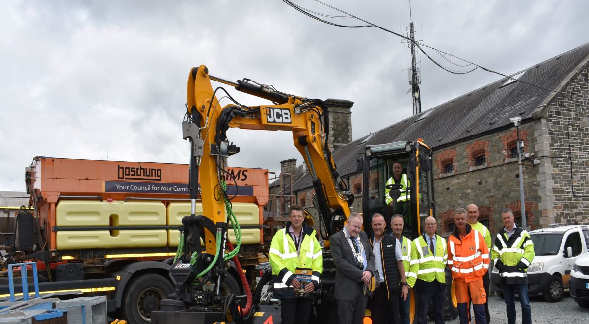 Council impressed by pothole-fixing machine