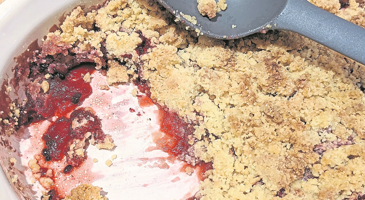 Best ever apple and blackberry crumble