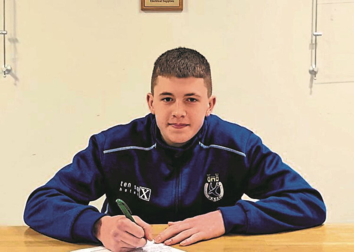 Scott signs pro contract at Swifts