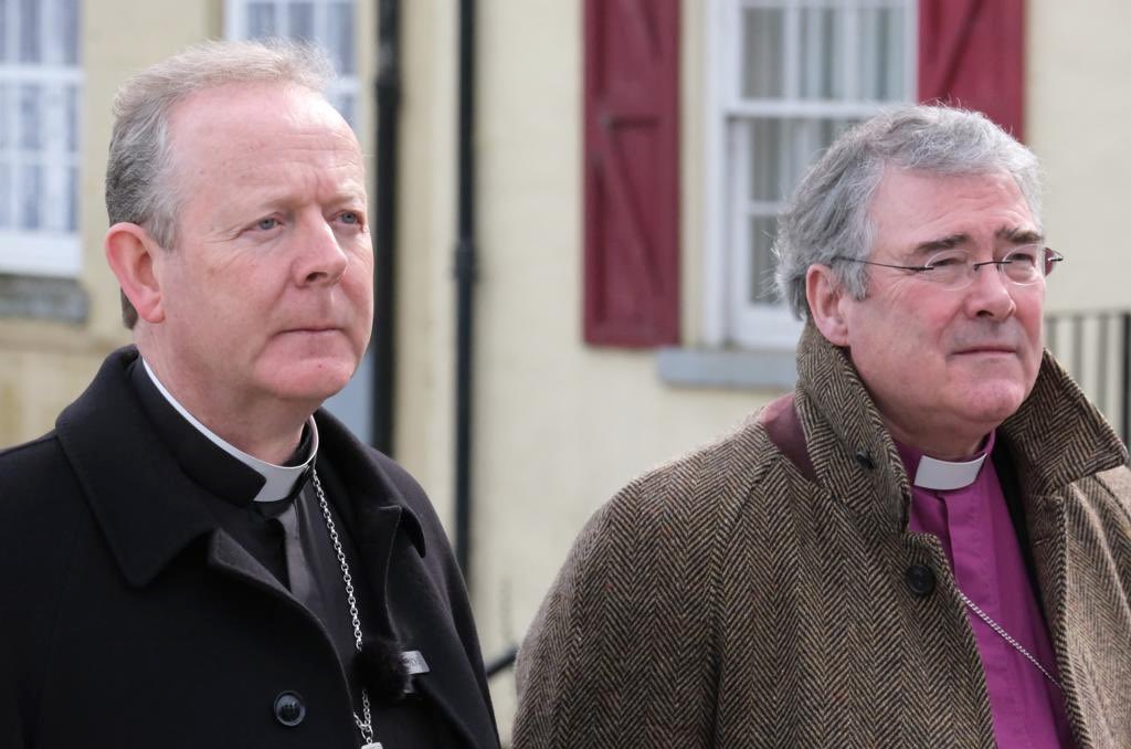 Archbishops call for task force to tackle algae bloom