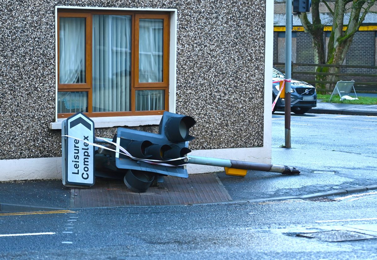 Lucky escape for couple as traffic light comes crashing down