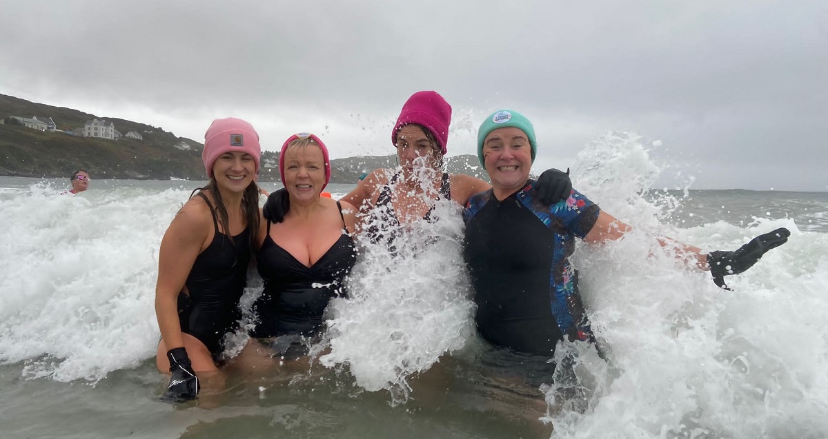 Swimmers ‘dip’ into Portnoo for yearly charity swim