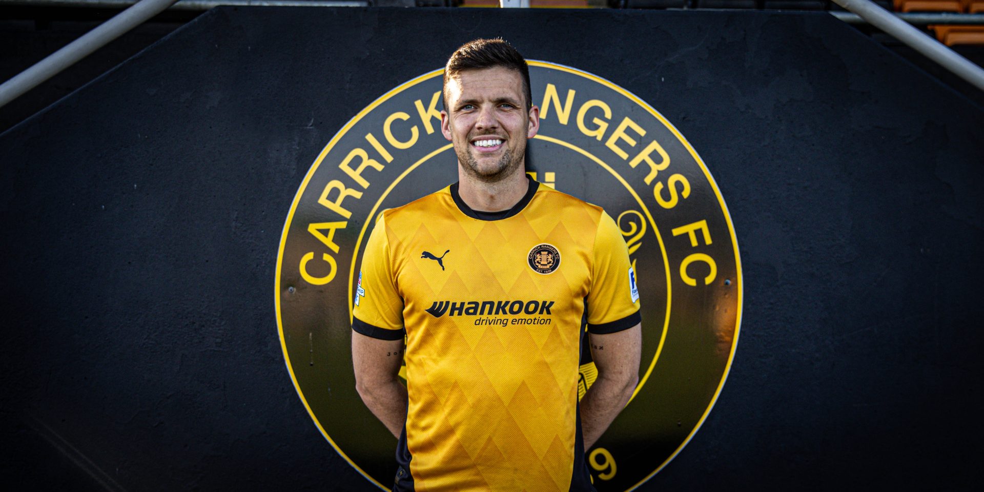 Derg native signs for Carrick Rangers
