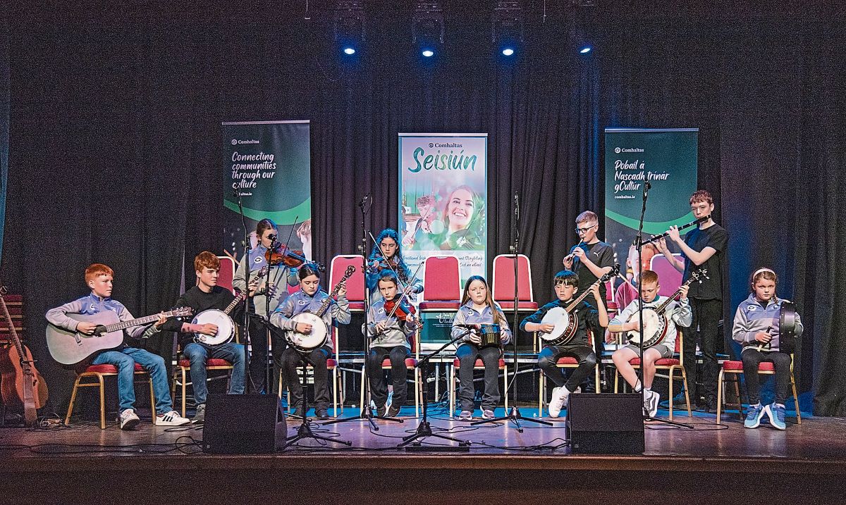 Phil Rooney CCÉ get the toes tapping at Dún Uladh