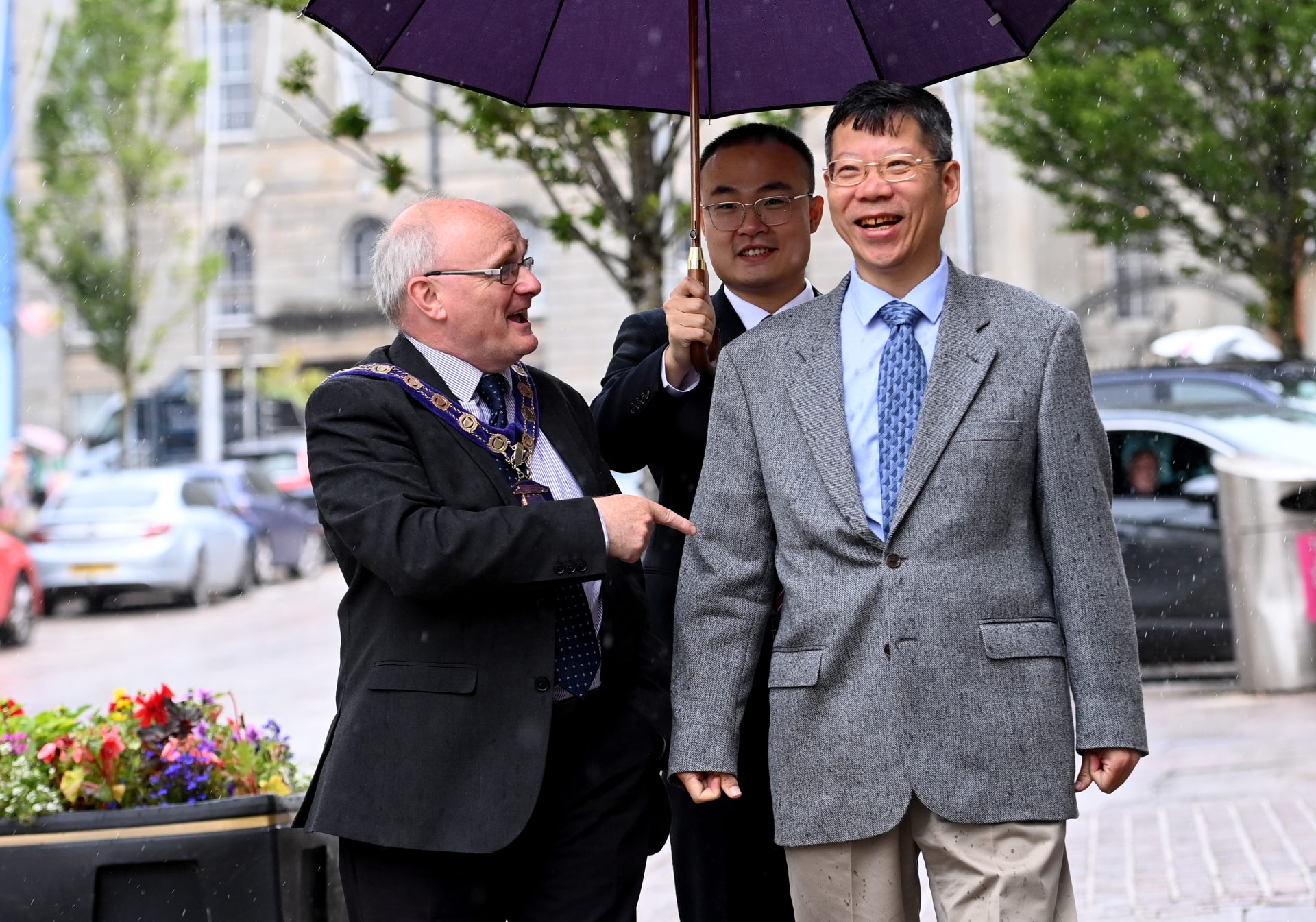 Chinese counsel general taken for a walk around Omagh