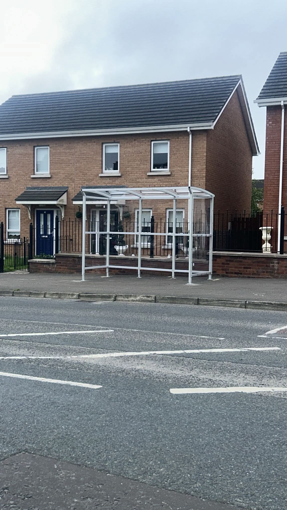 New bus shelter installed on busy road in Coalisland