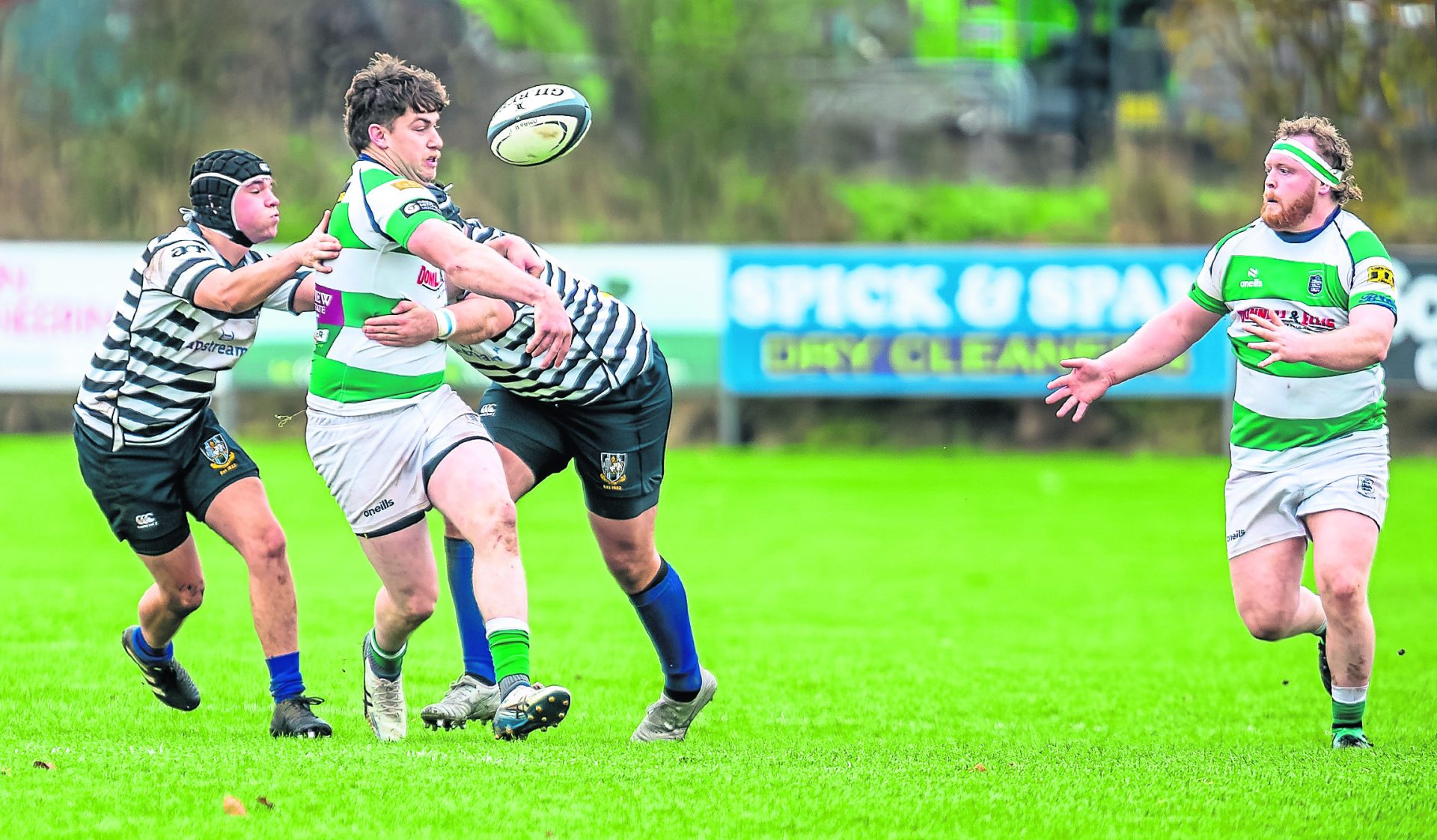 Accies bounce back in style