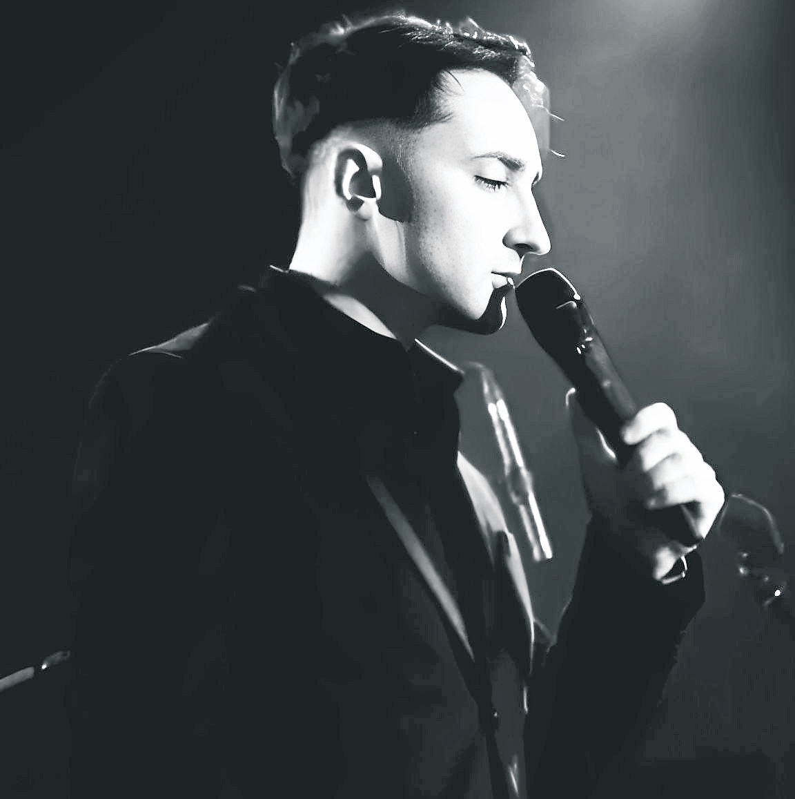 Omagh singer to release new single on Christmas Day